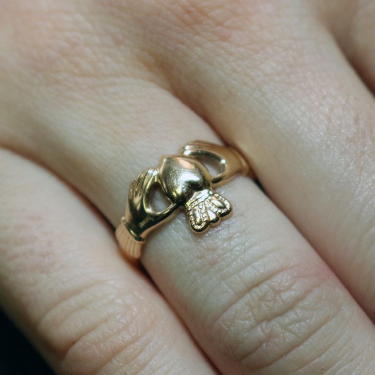 Ladies Heavy Claddagh Ring in 9K Gold